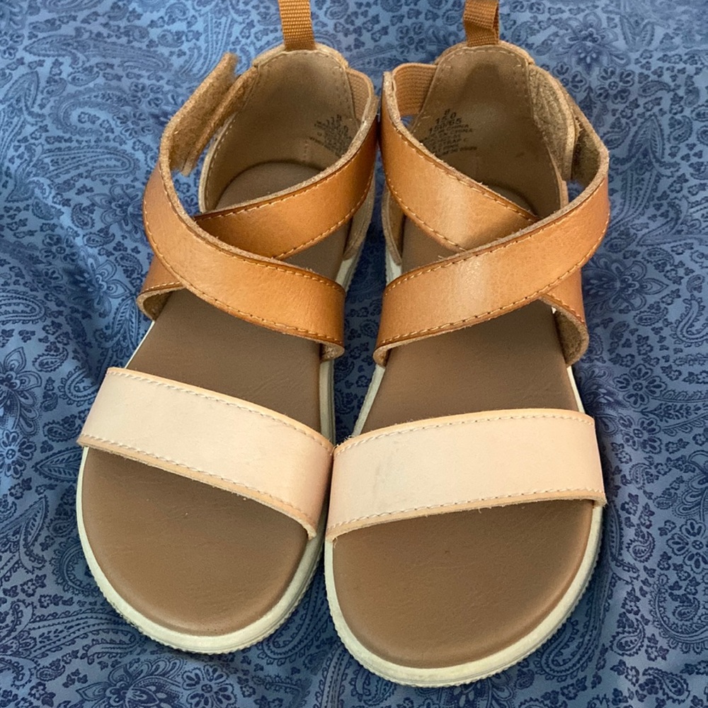 Toddler girl sandals size 8 beige and cream Velcro closure